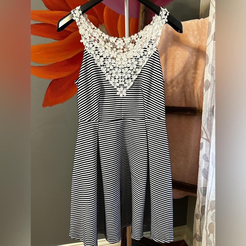 Madison Jules Navy/White Dress, Size L